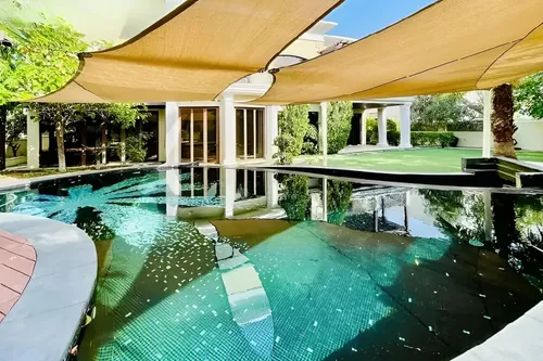 6 Bedrooms Villa in Sector HT