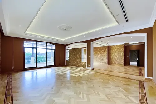 6 Bedrooms Villa in Sector HT