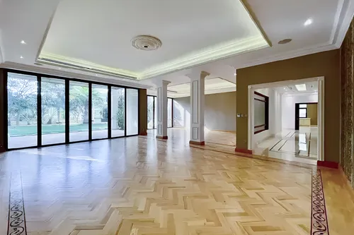 6 Bedrooms Villa in Sector HT