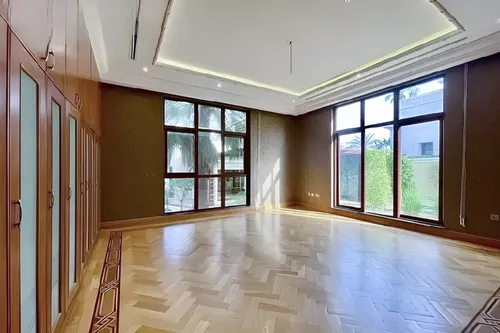 6 Bedrooms Villa in Sector HT
