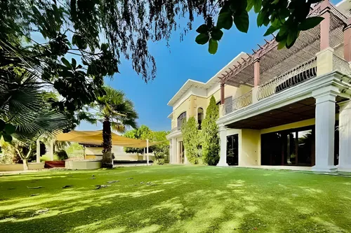 6 Bedrooms Villa in Sector HT