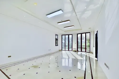 6 Bedrooms Villa in Sector HT