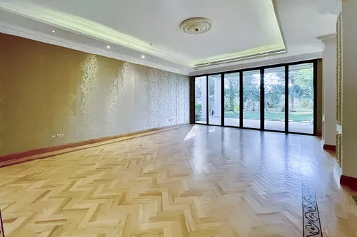 6 Bedrooms Villa in Sector HT