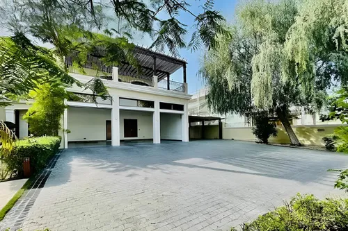 6 Bedrooms Villa in Sector HT