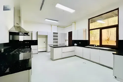 6 Bedrooms Villa in Sector HT