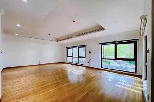 6 Bedrooms Villa in Sector HT