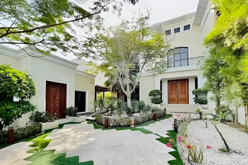 6 Bedrooms Villa in Sector HT