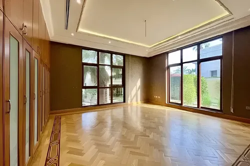 6 Bedrooms Villa in Sector HT