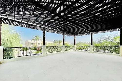 6 Bedrooms Villa in Sector HT