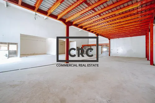 Spacious Workshop / Showroom with build offices