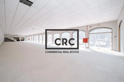 Spacious Workshop / Warehouse with build offices