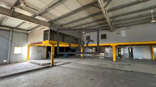 Spacious Workshop / Warehouse with build offices