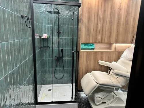 Street Facing Men’s Salon for Sale | Azizi Riviera